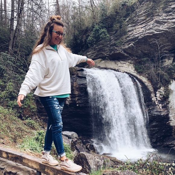 Meet your Posher, Makayla - Picture 2 of 4